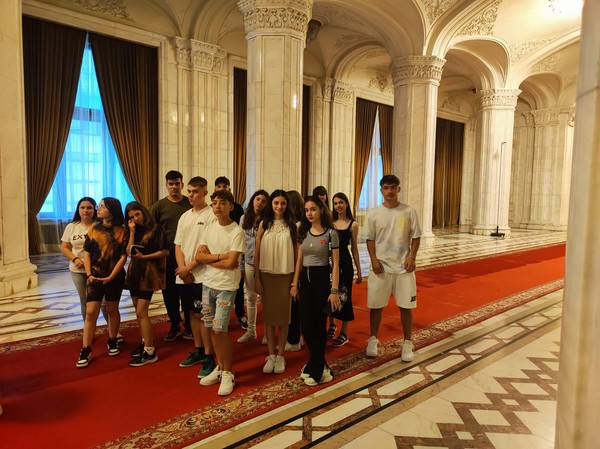 Vizită educativă la Palatul Parlamentului 🇷🇴🏛️