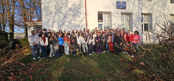 Astăzi, 19 noiembrie, la Liceul Tehnologic Băneasa, a avut loc activitatea  ce face parte din proiectul interșcolar ,,Juxtapuneri culturale”