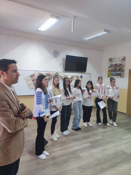 Astăzi, 19 noiembrie, la Liceul Tehnologic Băneasa, a avut loc activitatea  ce face parte din proiectul interșcolar ,,Juxtapuneri culturale”