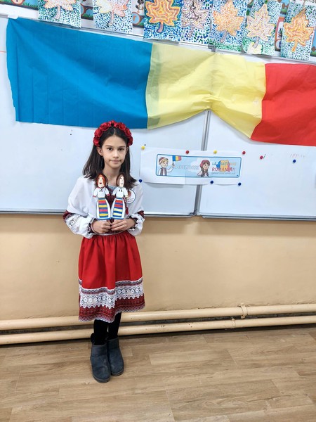 Elevii claselor I B si a III-a B au sărbătorit în avans Ziua Națională a României.