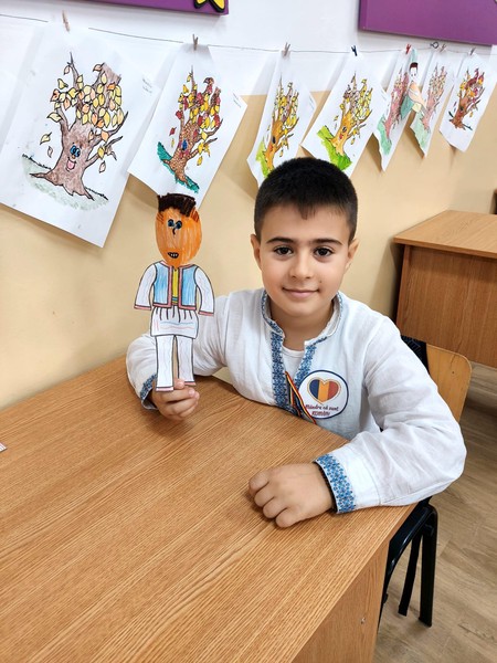 Elevii claselor I B si a III-a B au sărbătorit în avans Ziua Națională a României.