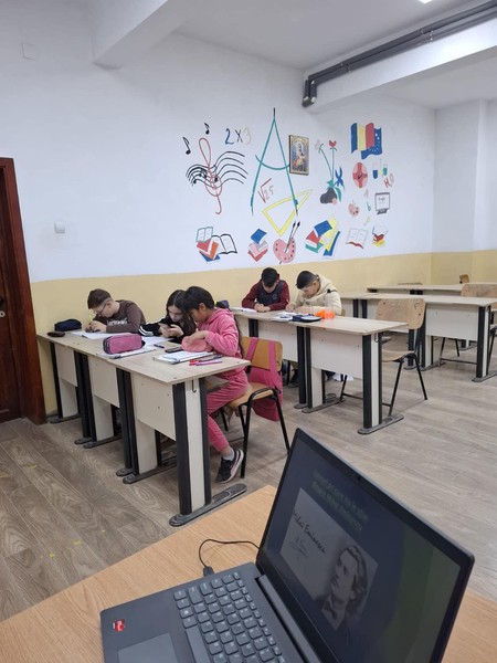 Astăzi, 15 ianuarie 2025, elevii claselor a V-a A, a VII-a A și a VIII-a A au celebrat Ziua Culturii Naționale