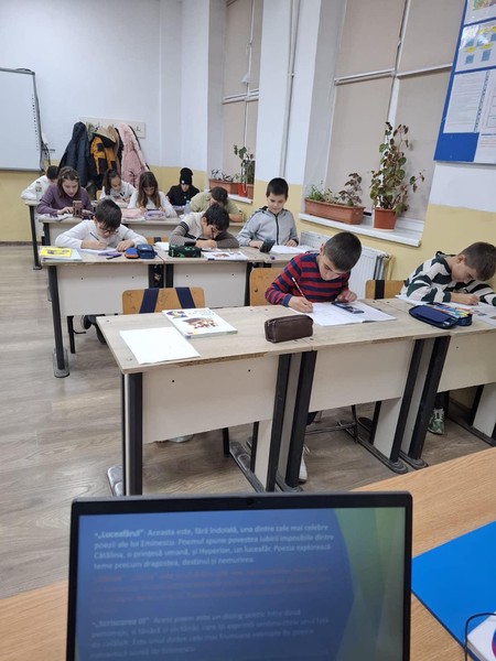 Astăzi, 15 ianuarie 2025, elevii claselor a V-a A, a VII-a A și a VIII-a A au celebrat Ziua Culturii Naționale