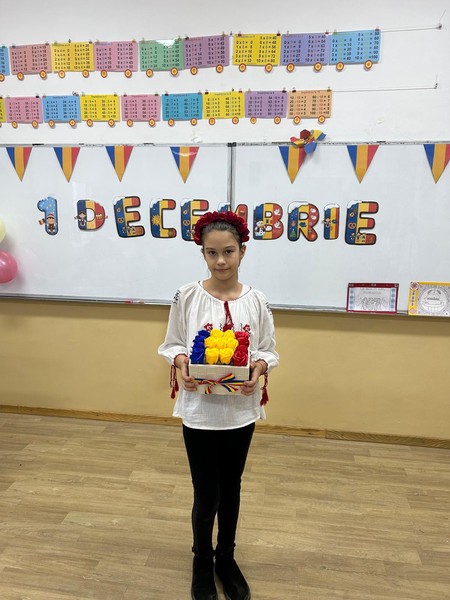 Astăzi, elevii clasei a IV-a B de la Liceul Tehnologic Băneasa au sărbătorit cu emoție și entuziasm Ziua Națională a României. 