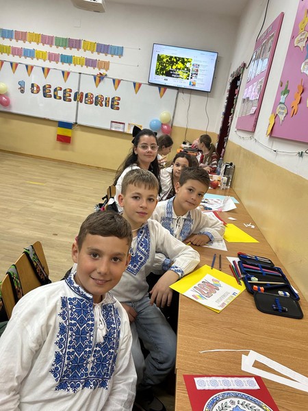 Astăzi, elevii clasei a IV-a B de la Liceul Tehnologic Băneasa au sărbătorit cu emoție și entuziasm Ziua Națională a României. 