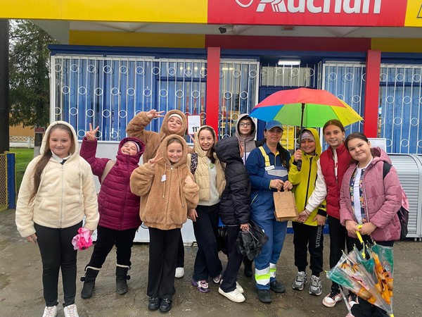 Astăzi, de Ziua Non-violenței în Școală, ne reamintim că respectul, empatia și bunătatea trebuie să stea la baza fiecărei relații dintre copii.