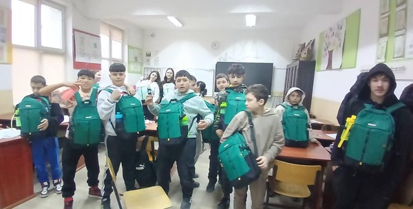 Proiectul „Pași către viitor”, finanțat prin Programul Național pentru Reducerea Abandonului Școlar (PNRAS).