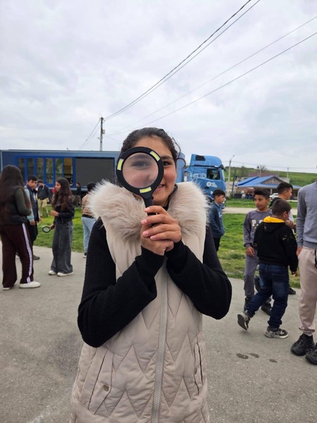 Caravana „Haihui VerZui”, un proiect inovator organizat de EFdeN, alături de partenerii Romcim, Mercedes-Benz și Blue River.