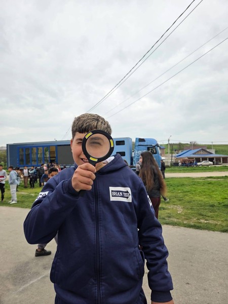 Caravana „Haihui VerZui”, un proiect inovator organizat de EFdeN, alături de partenerii Romcim, Mercedes-Benz și Blue River.